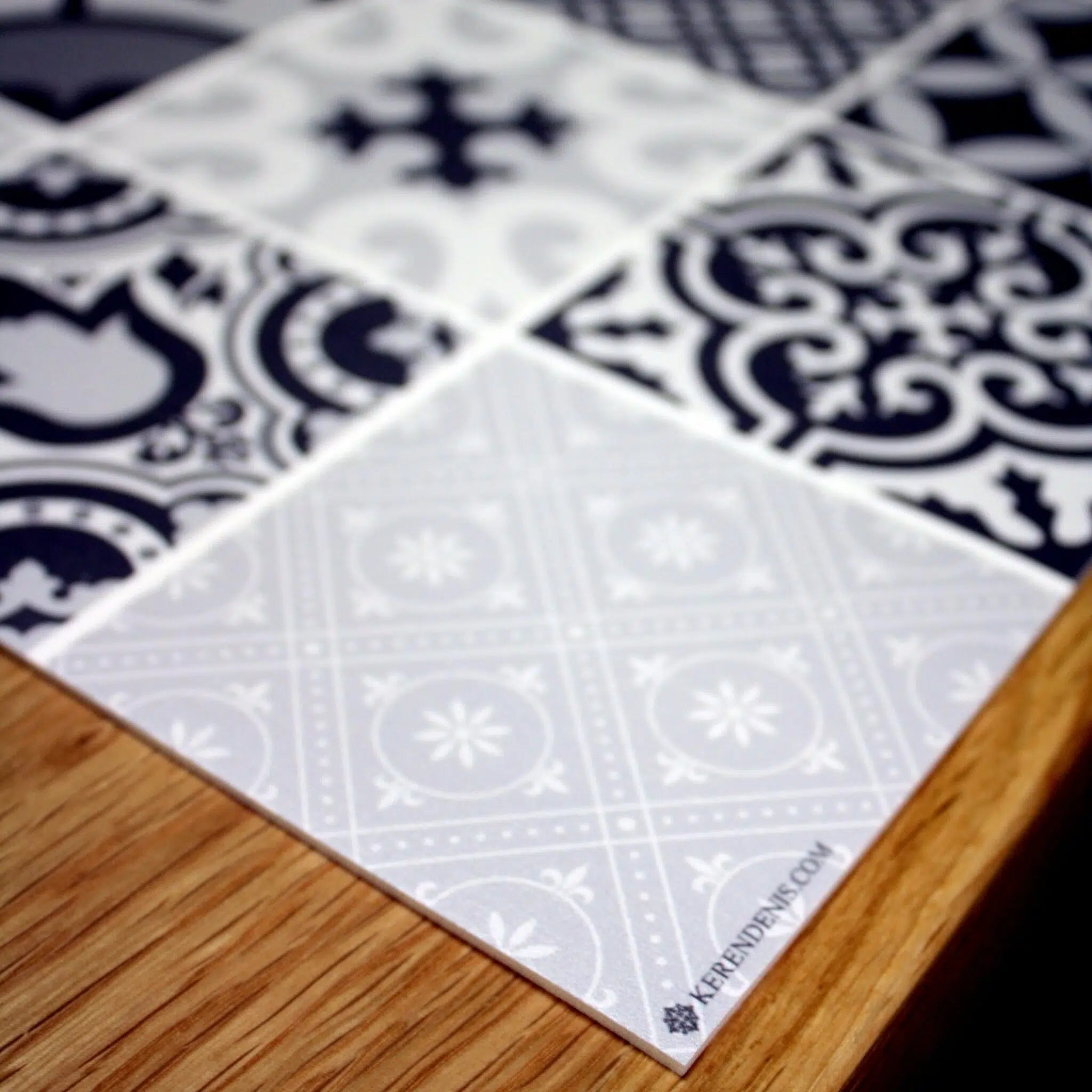 פלייסמט ויניל - דגם אריחים אפור