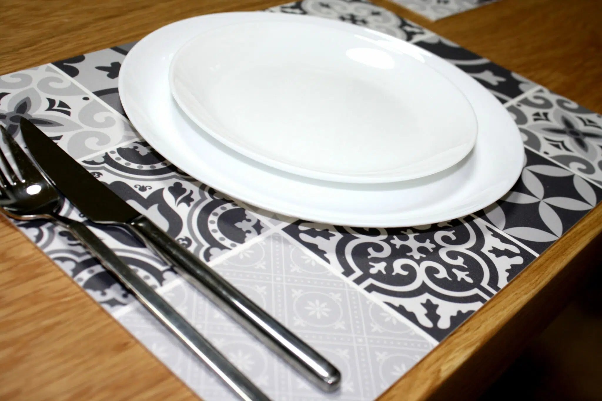 פלייסמט ויניל - דגם אריחים אפור