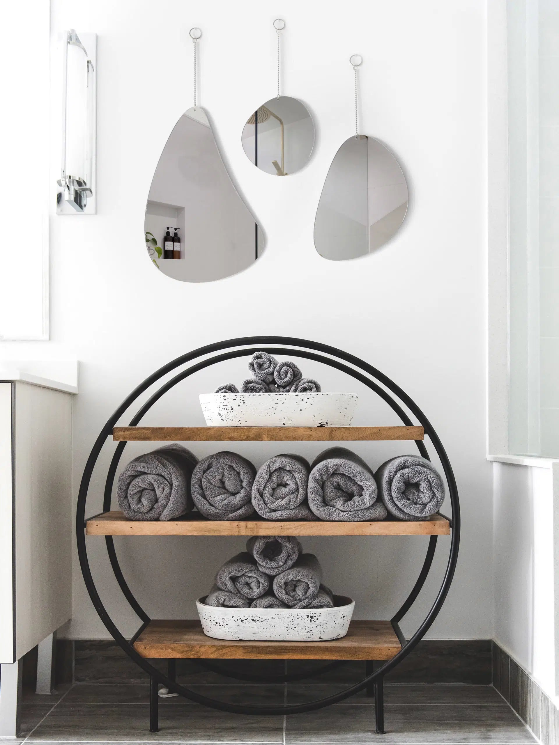 עודפים - קישוט קיר בשילוב מראה אמורפית קליר בינוני