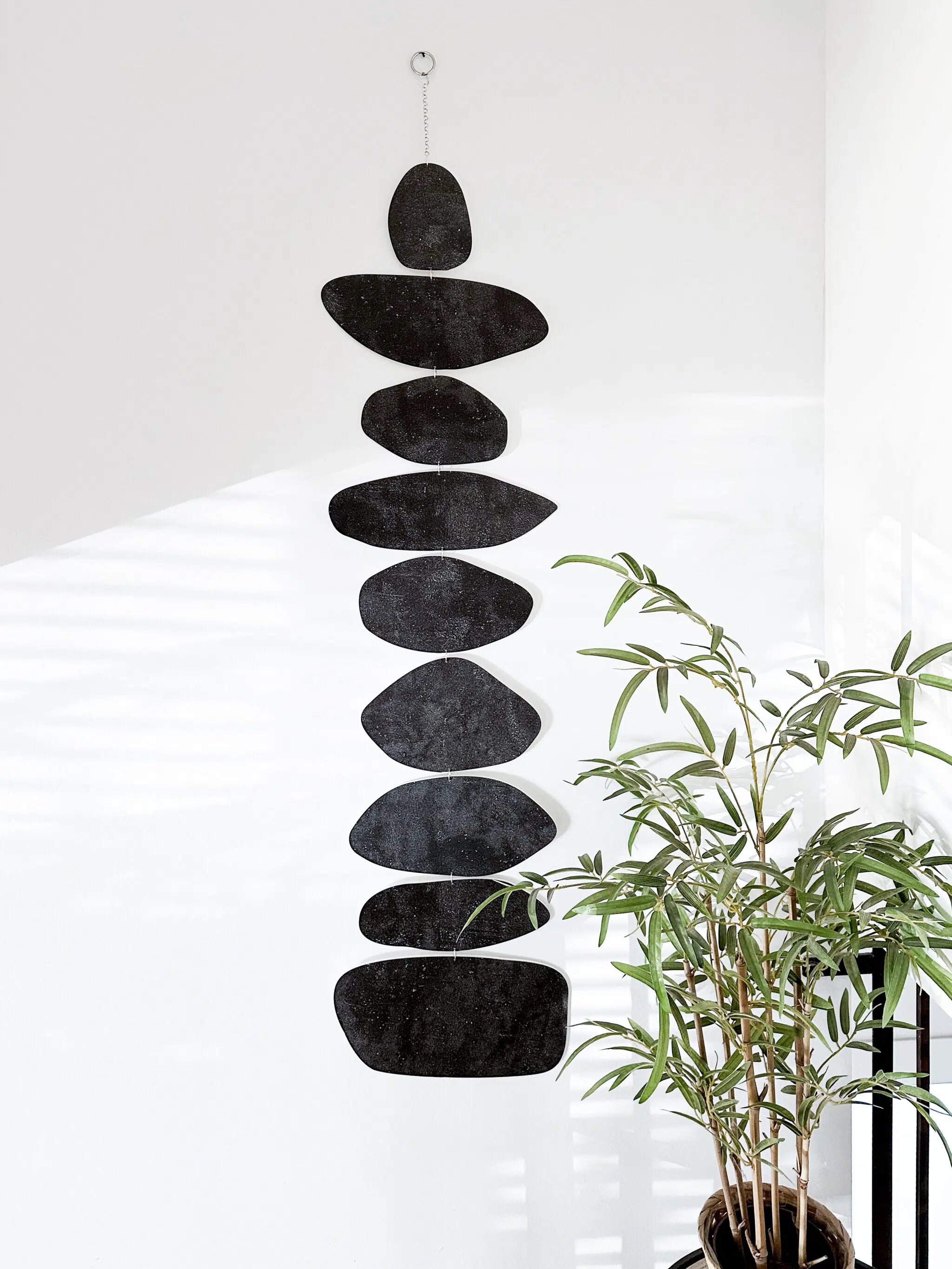תכשיט קיר בלאנס - אבן שחור
