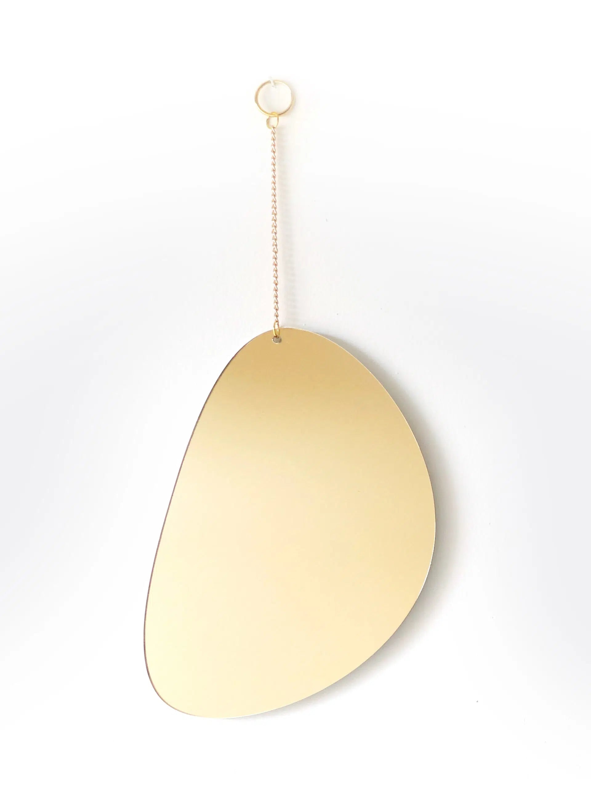 עודפים - קישוט קיר בשילוב מראה אמורפית קליר בינוני