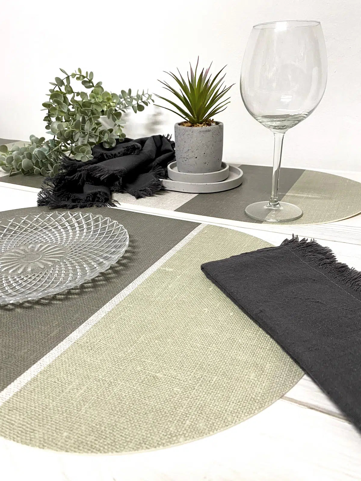 פלייסמט ויניל אליפטי - דגם ירוק מעושן