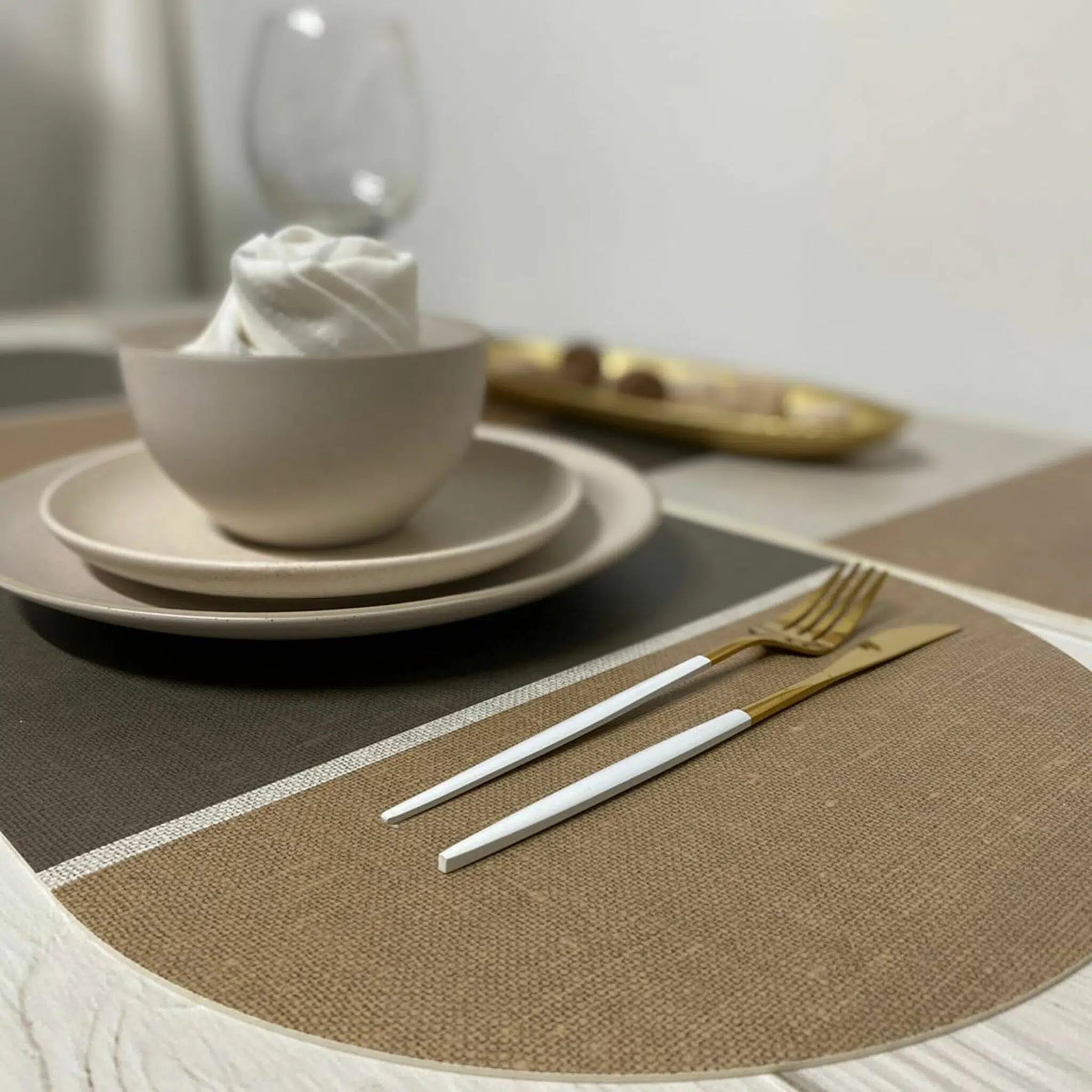 פלייסמט ויניל אליפטי - דגם חום