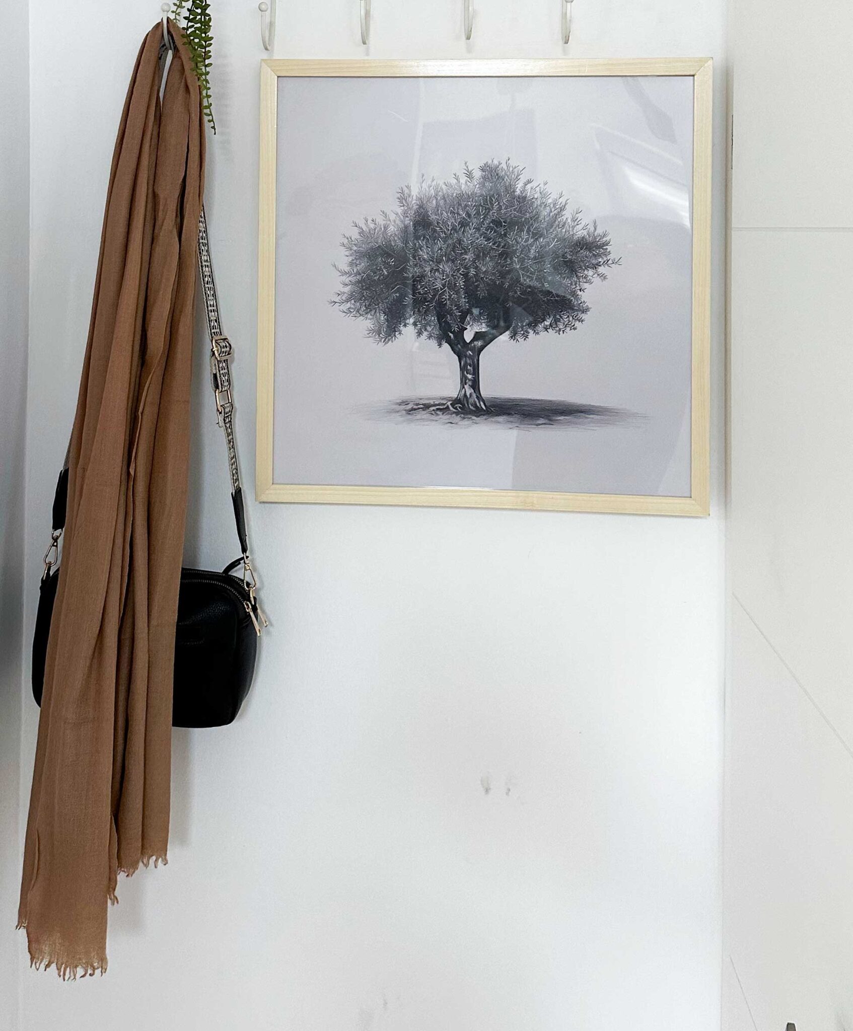 מסגרת עמוקה להסתרת ארון חשמל