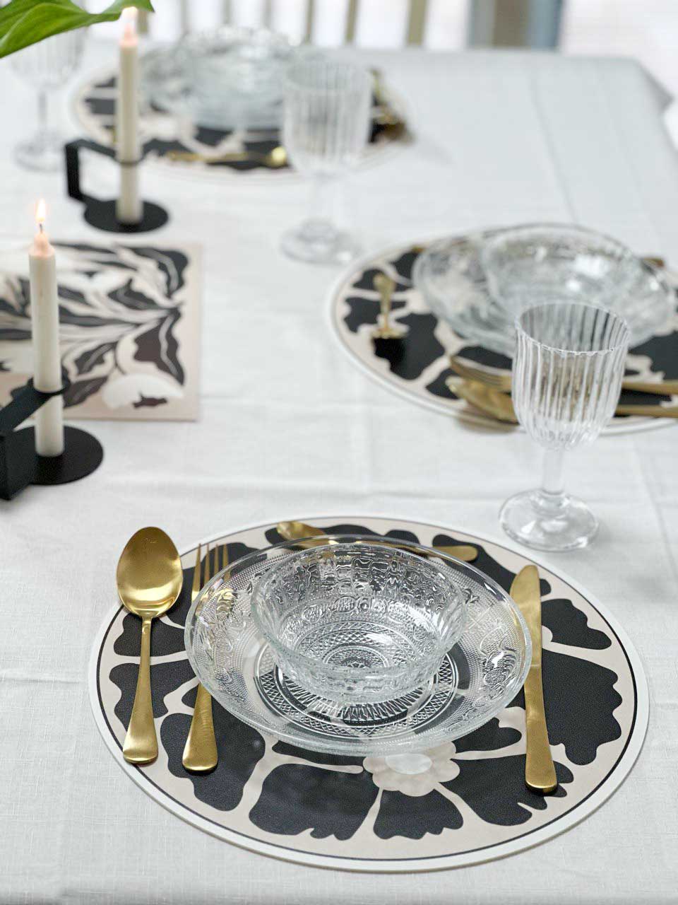 פלייסמט ויניל עגול - דגם Black Leaf