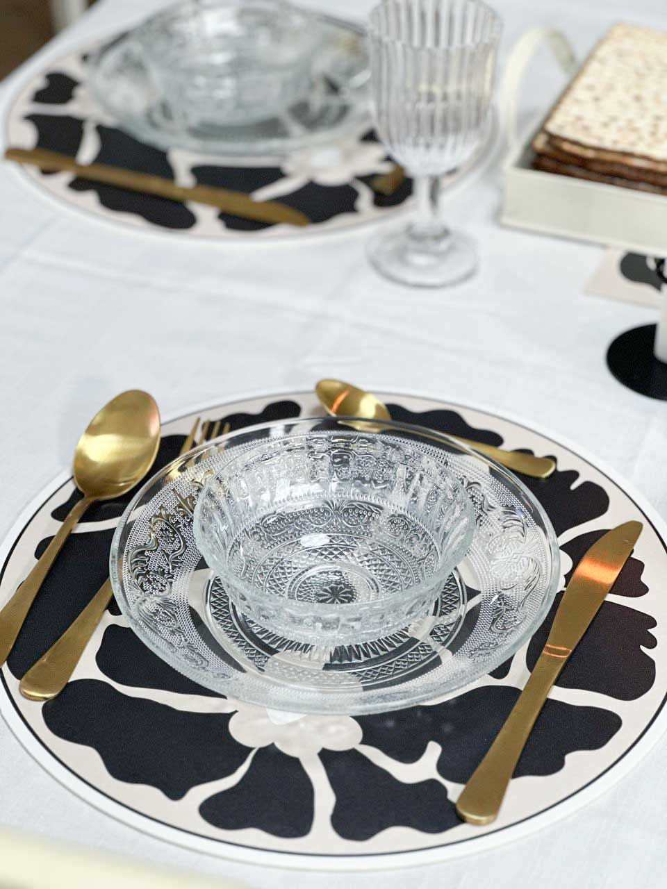 פלייסמט ויניל עגול - דגם Black Leaf