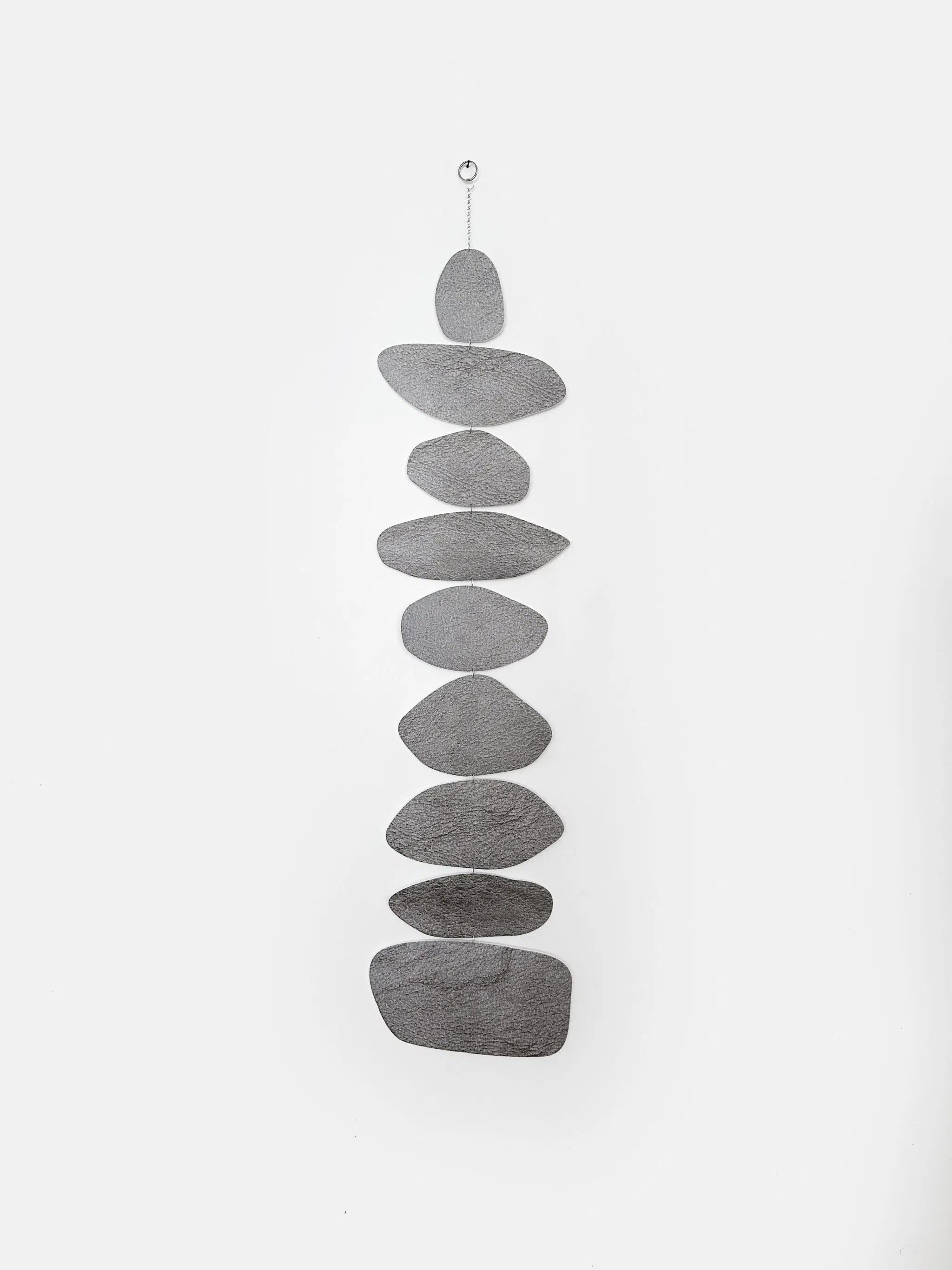 תכשיט קיר בלאנס - אבן אפור