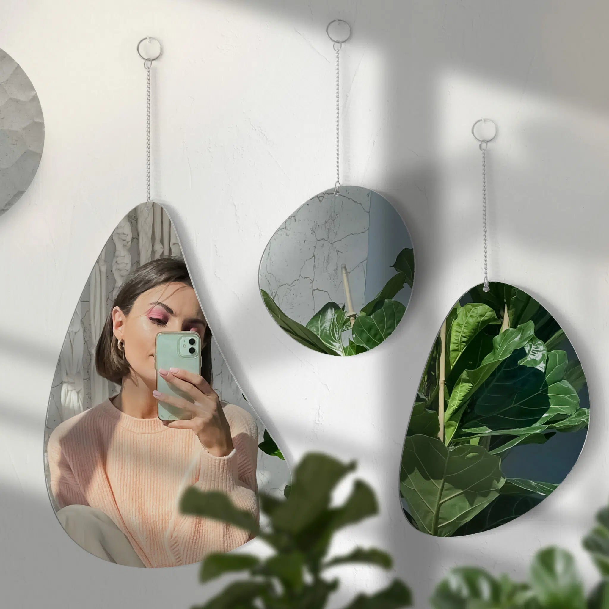 עודפים - קישוט קיר בשילוב מראה אמורפית קליר בינוני