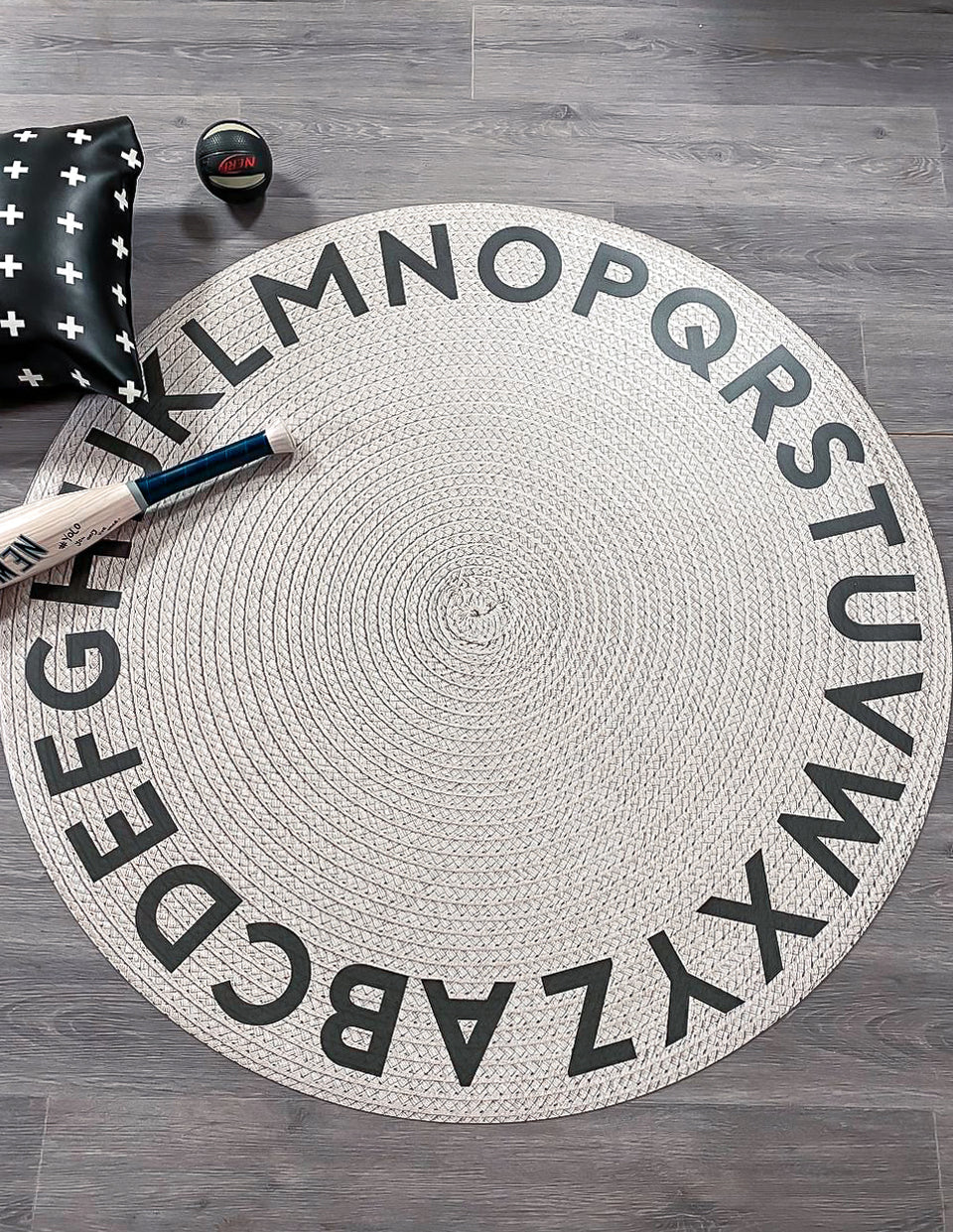 שטיח ויניל עגול - דגם Letters