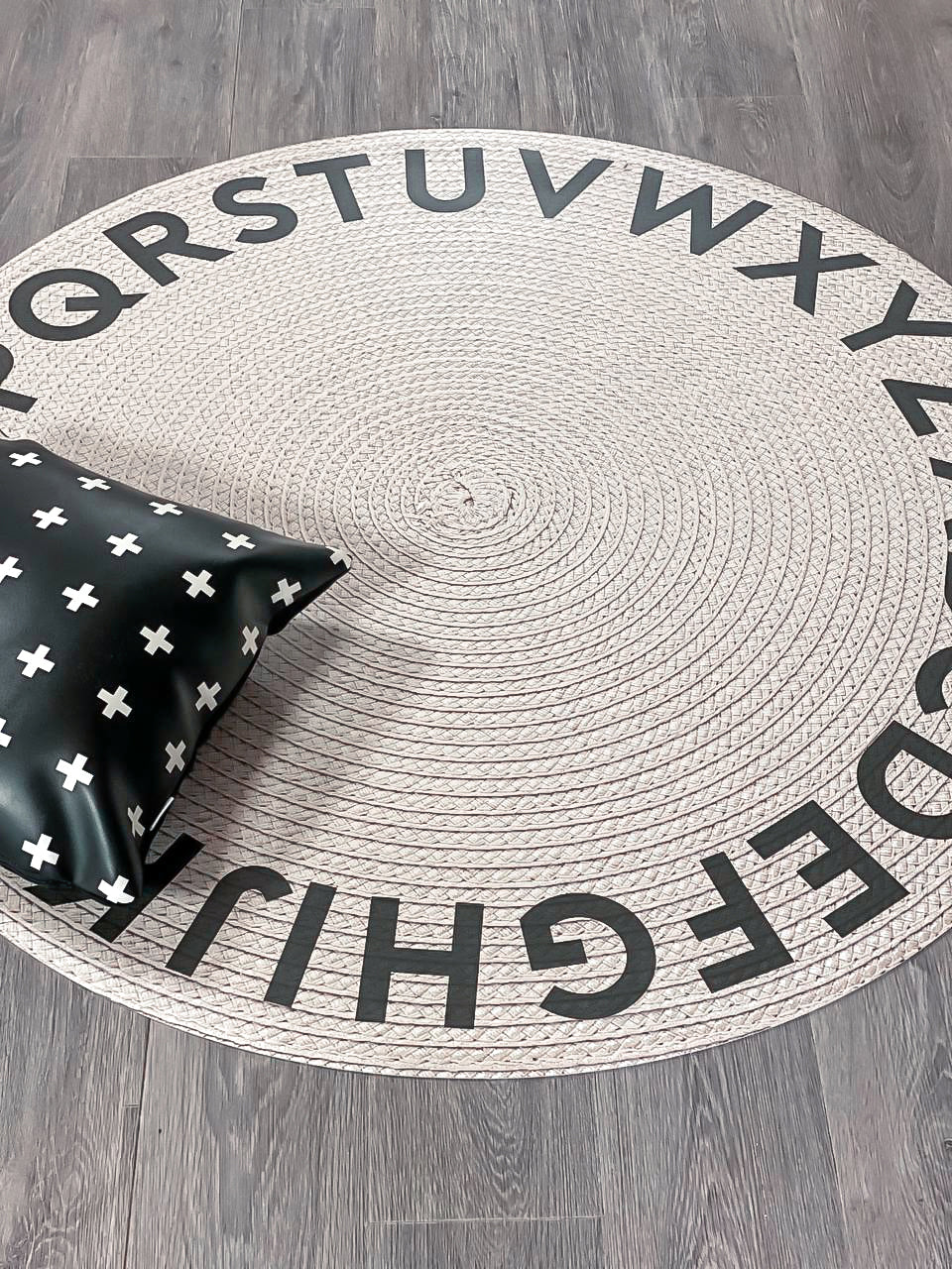 שטיח ויניל עגול - דגם Letters