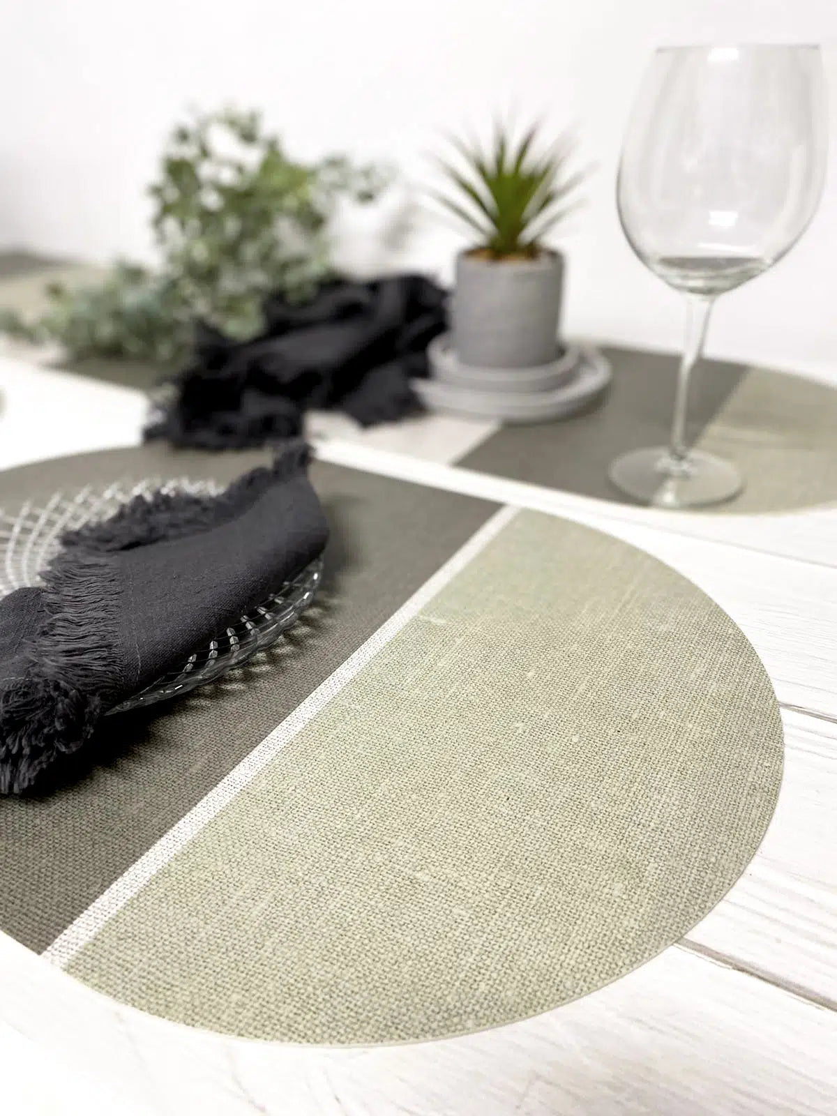 פלייסמט ויניל - דגם אליפטי ירוק מעושן