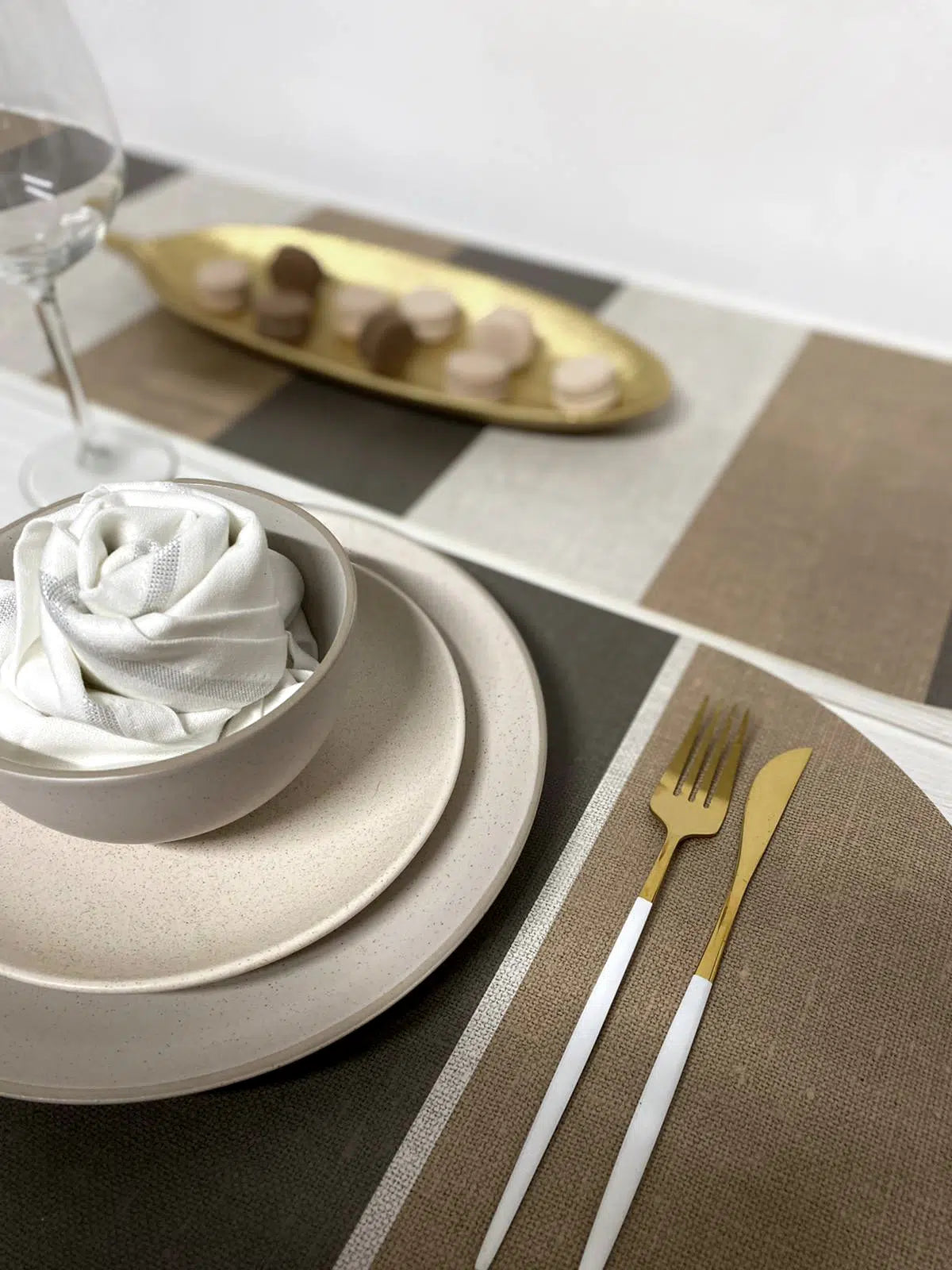 פלייסמט ויניל אליפטי - דגם חום