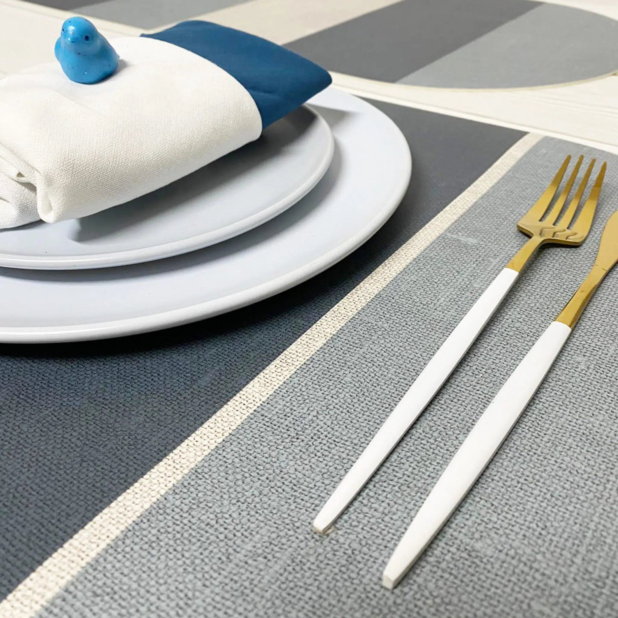 פלייסמט ויניל אליפטי - דגם כחול מעושן