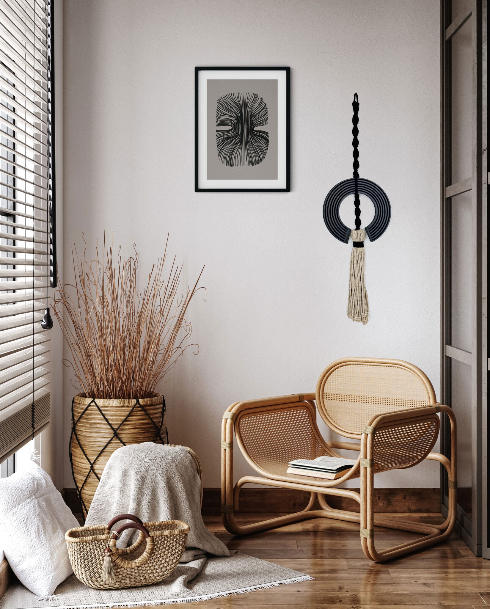 תכשיט קיר - תחריט עיגול שחור בשילוב מקרמה