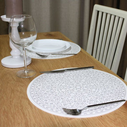 פלייסמט ויניל עגול - דגם מנדלה אפורה