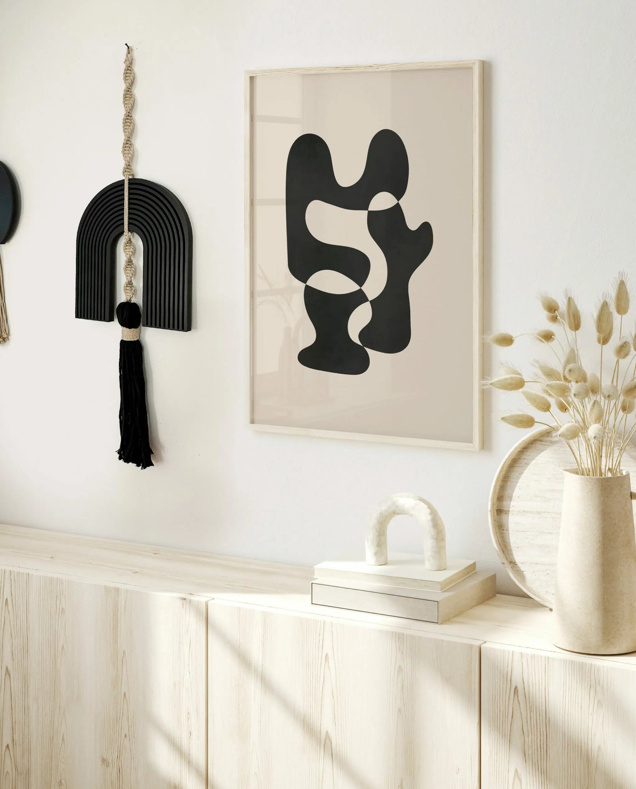 תכשיט קיר - תחריט פרסה שחור בשילוב מקרמה