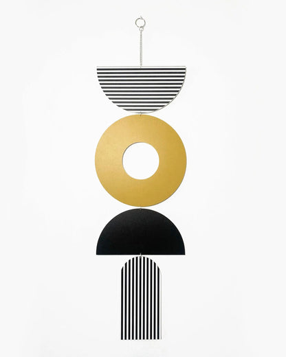 תכשיט קיר גיאומטרי צהוב