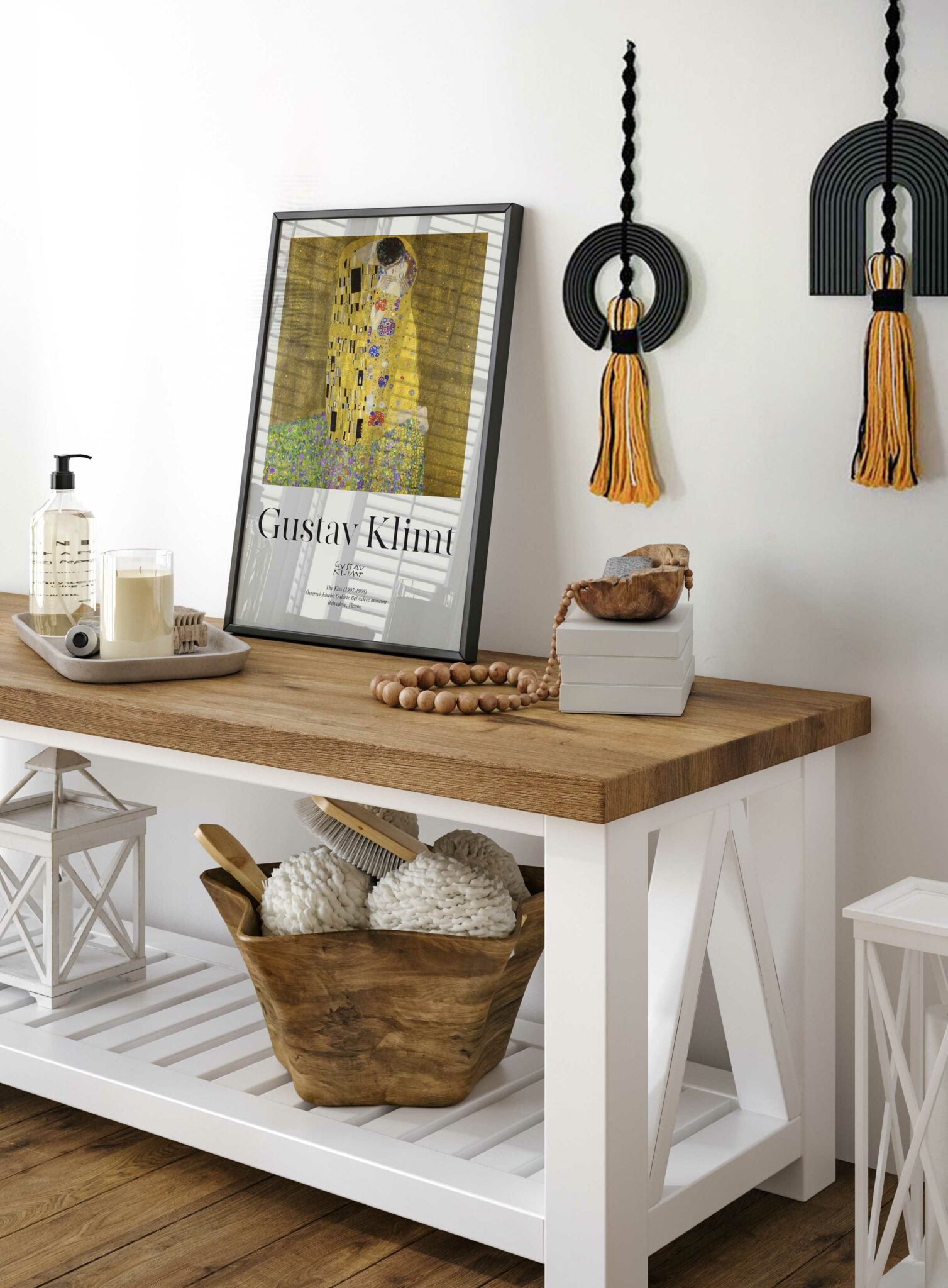 תכשיט קיר - תחריט פרסה שחור בשילוב מקרמה צהוב