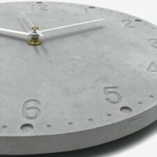 concrete-clock-tamar-numbers-_-dots-for-web-zoom-side-view-
